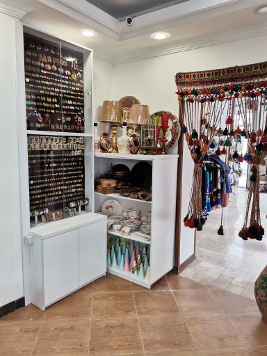 عکس فروشگاه صنایع دستی راحیلا