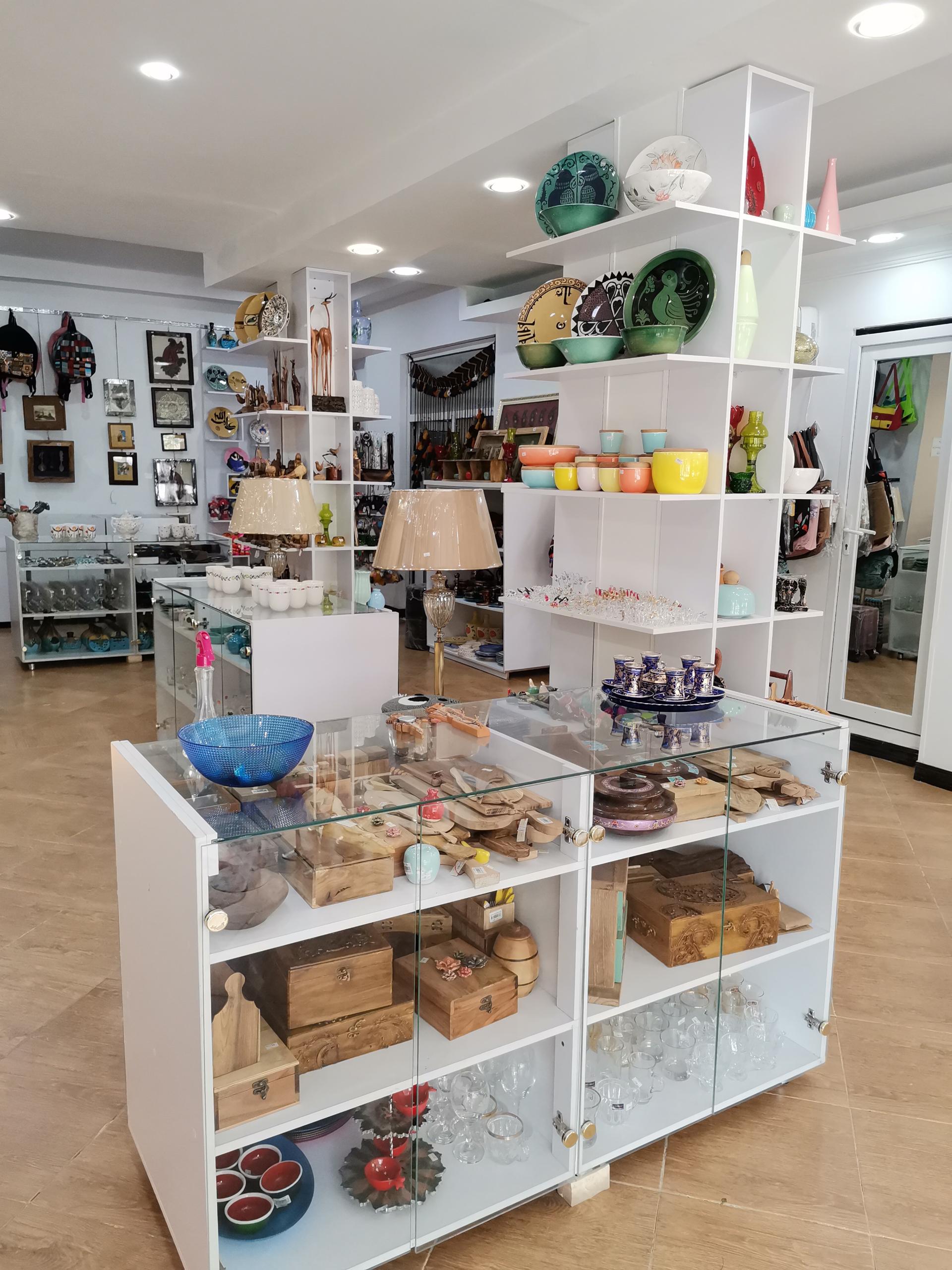 عکس فروشگاه صنایع دستی راحیلا