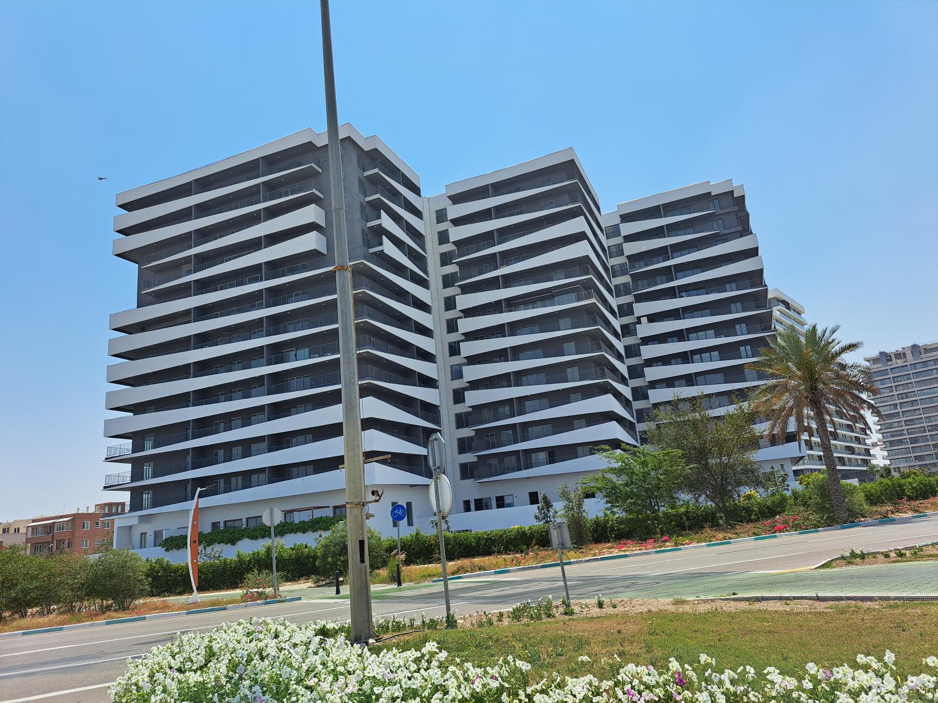 عکس برج مسکونی فروردین