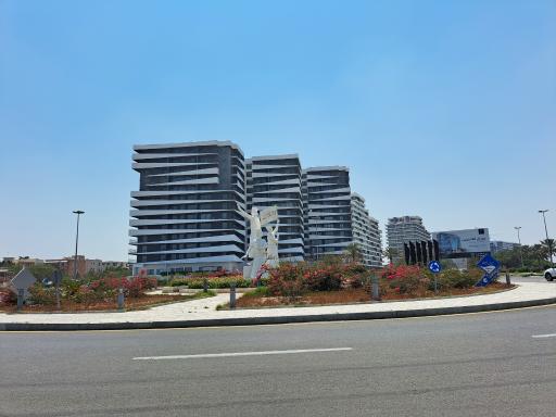 عکس برج مسکونی فروردین