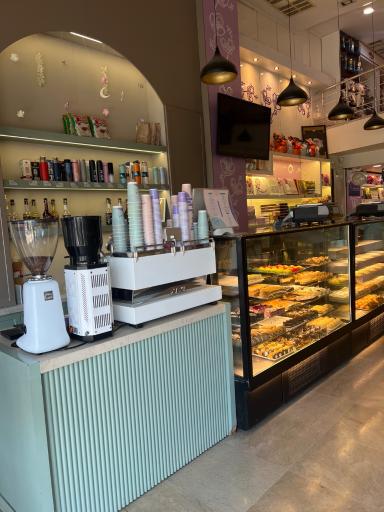 عکس شیرینی سرای یاس