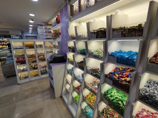 عکس شیرینی سرای یاس