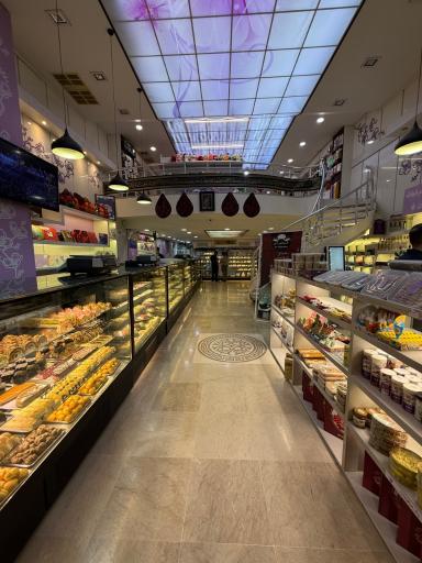 عکس شیرینی سرای یاس