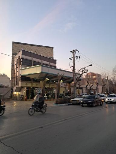 عکس پمپ بنزین آیت الله خادمی