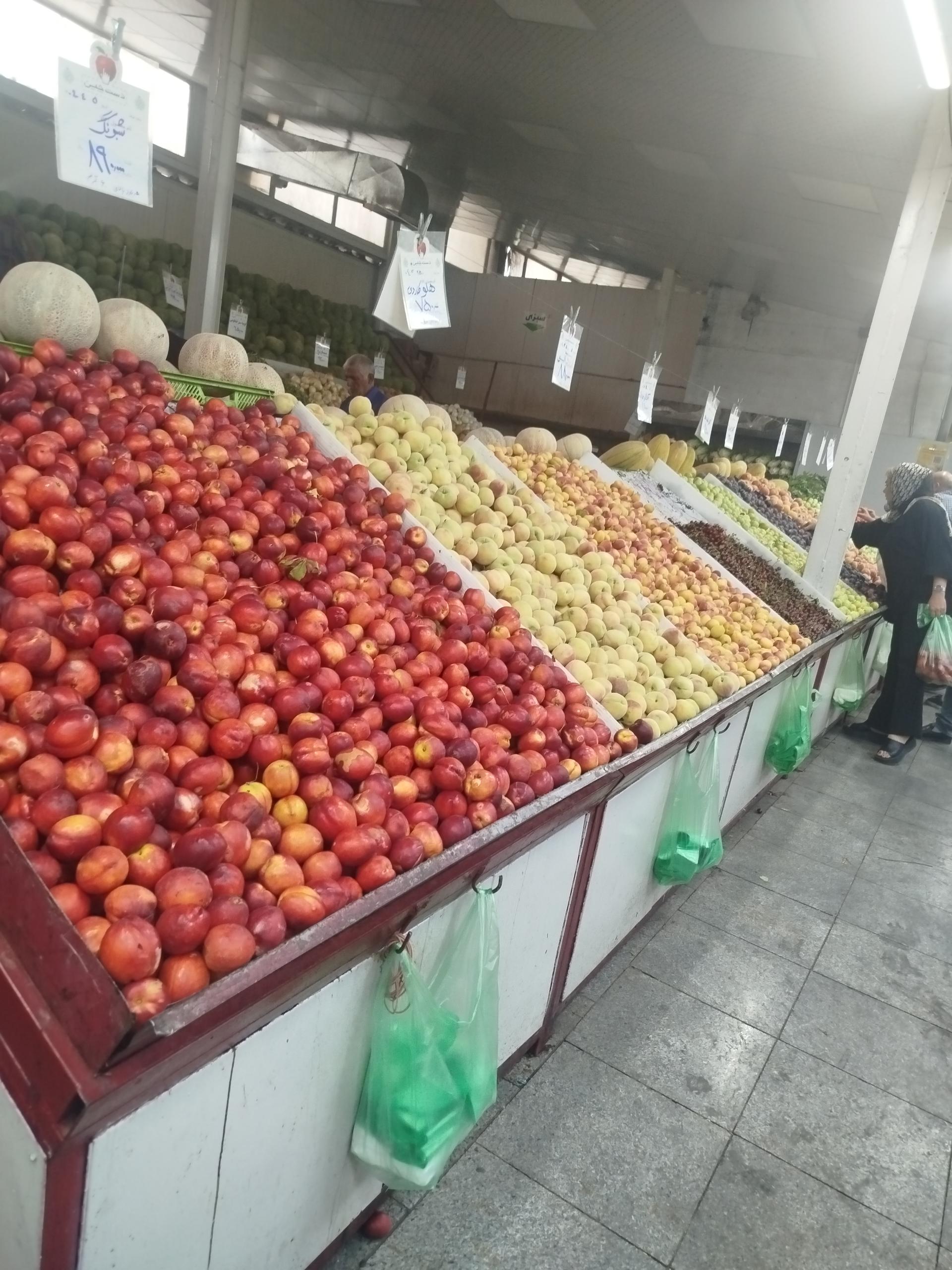 عکس میدان میوه و تره بار طرشت