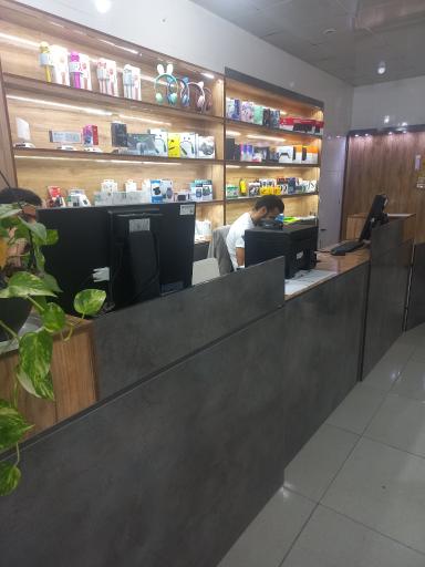 عکس کافی نت و تعمیرات موبایل دیجی نت