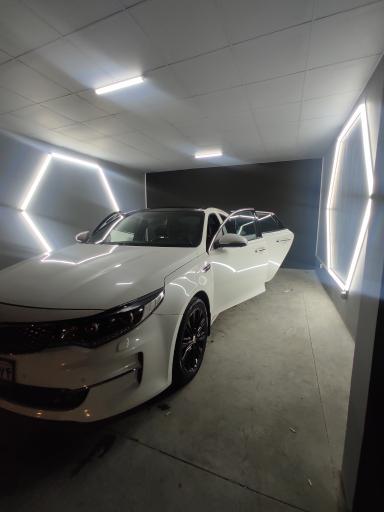 عکس کارواش و خدمات زیبایی خودرو کاغذ