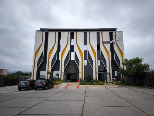 عکس استخر و باشگاه بدنسازی سروش بهشهر