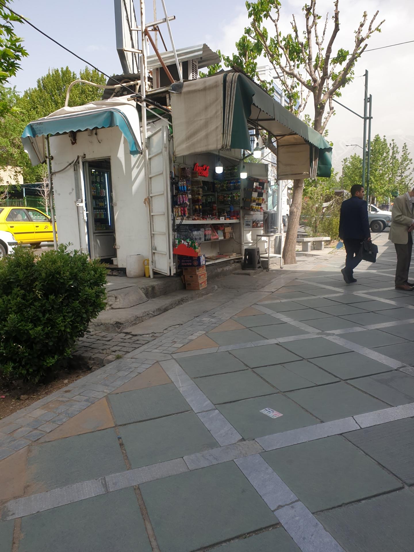 عکس روزنامه فروشی