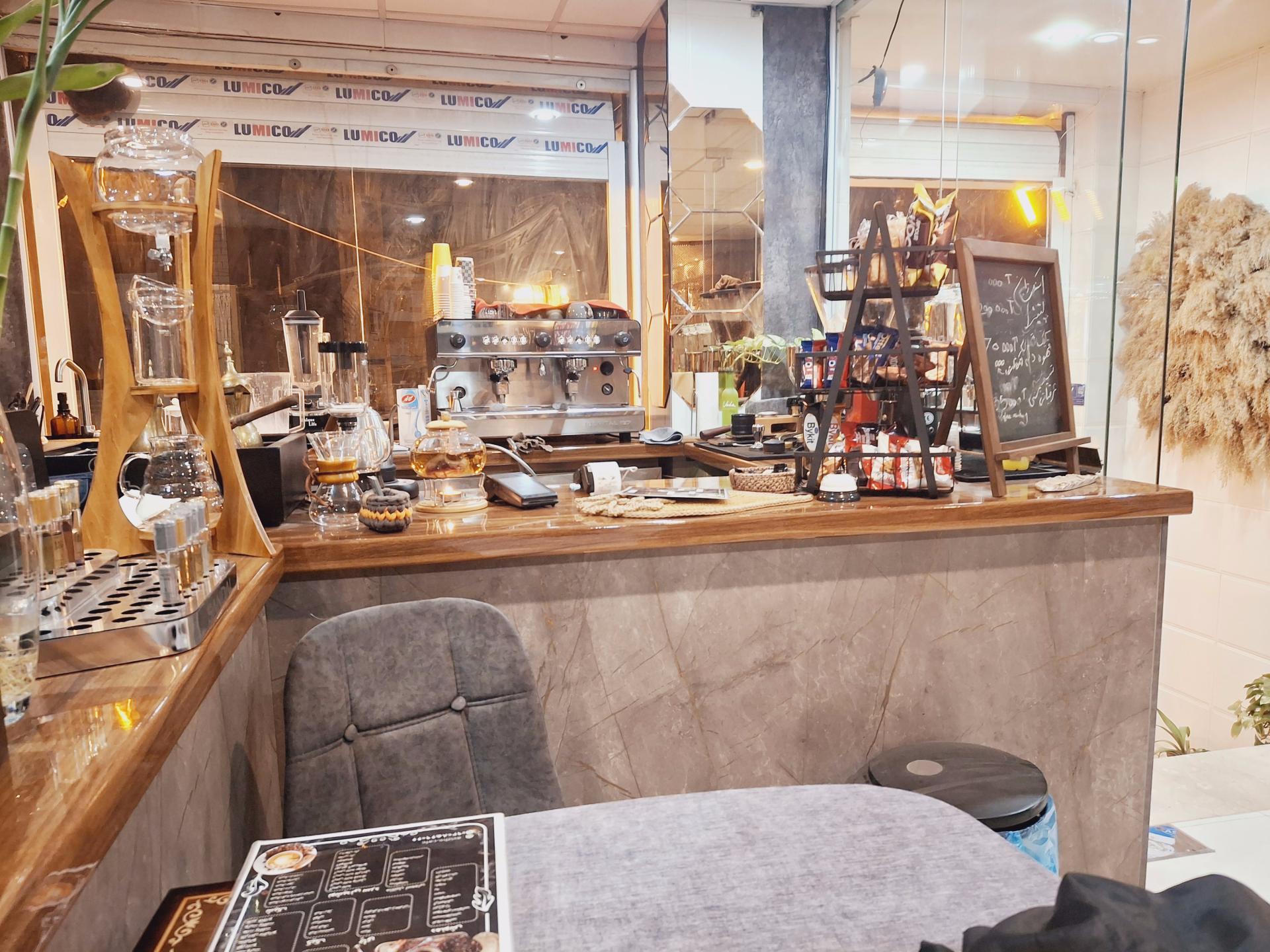 عکس کافه آویژه