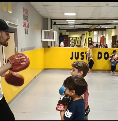 عکس سالن ورزشی لاله