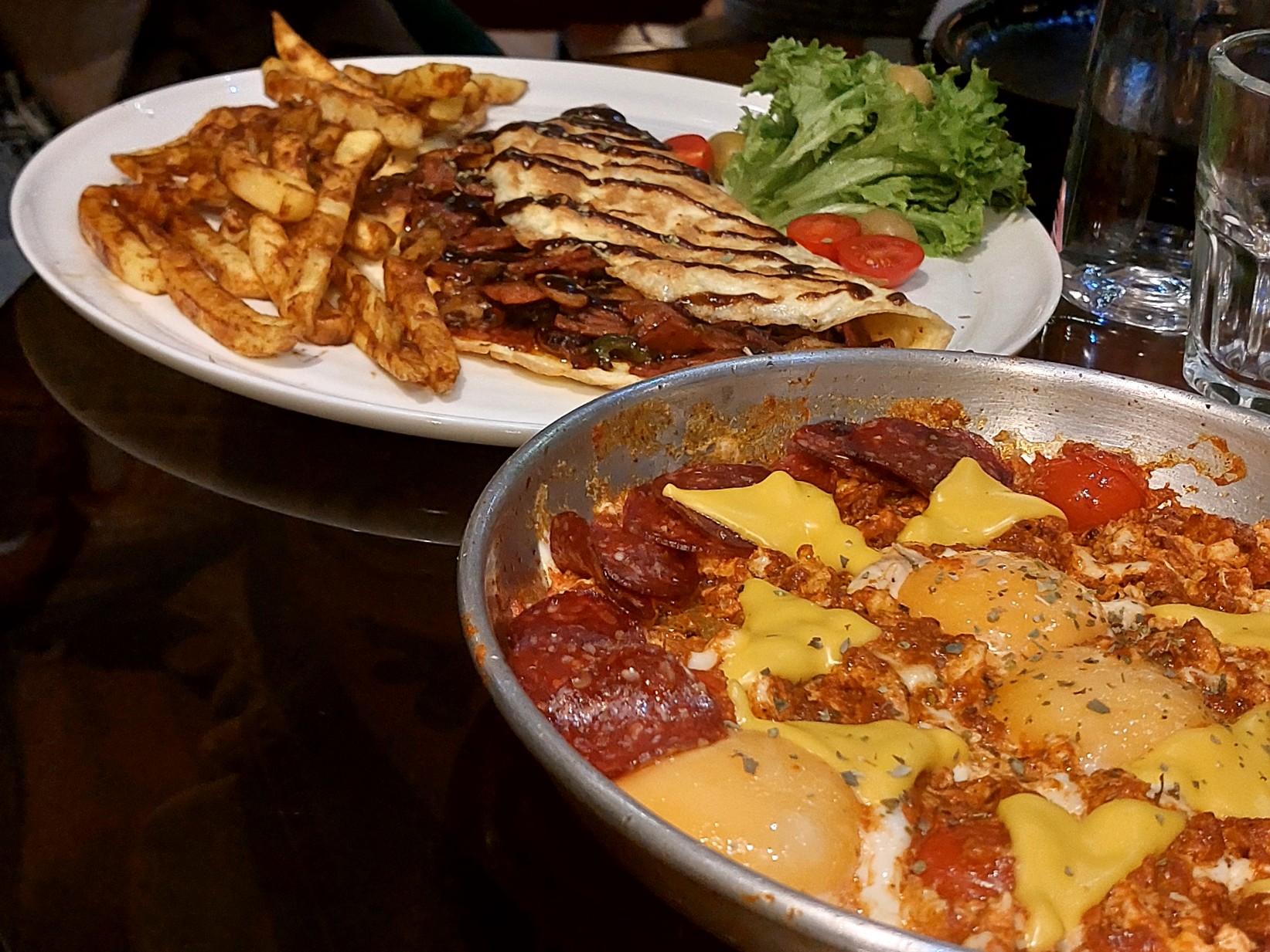 عکس کافه رستوران بن تا