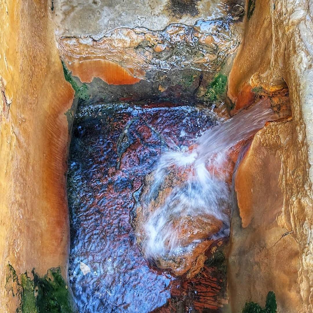 عکس چشمه آب گرم سقزچی 