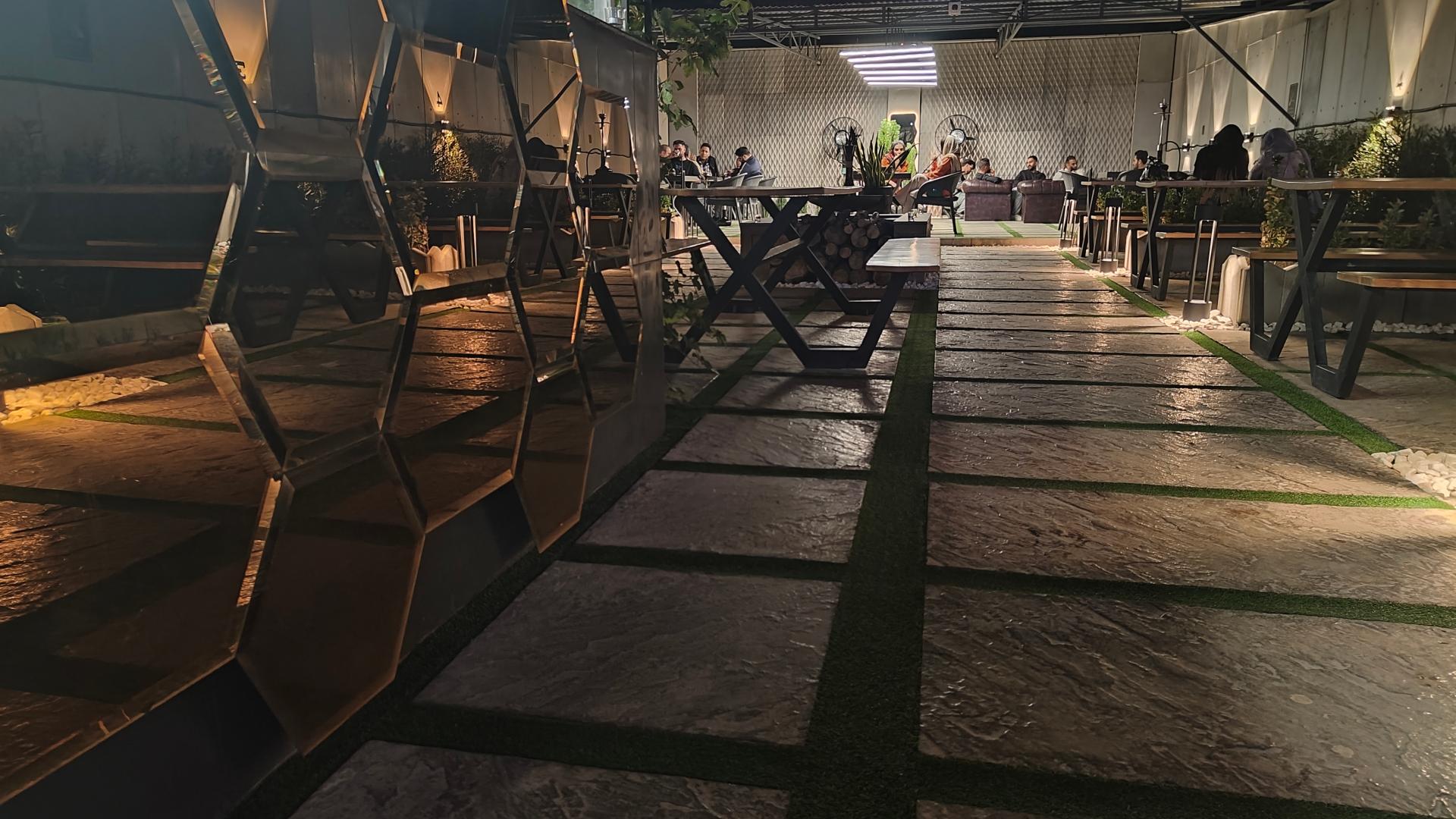 عکس باغ کافه بامن