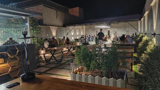 عکس باغ کافه بامن