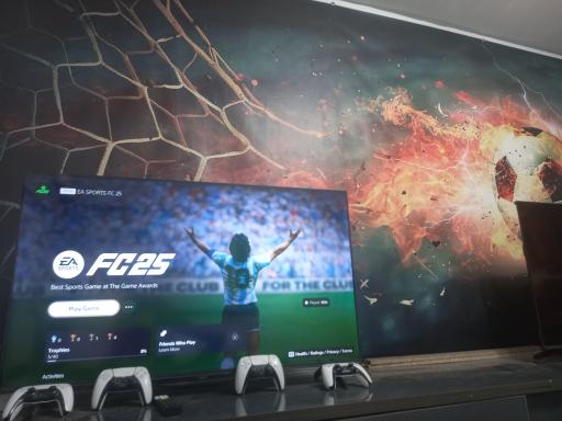 عکس کافه فوتبالی گریفین