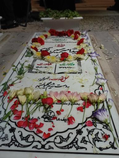 عکس مزار شهید محمدحسن احدی نژاد و شهید سید امیرحسین تقوی