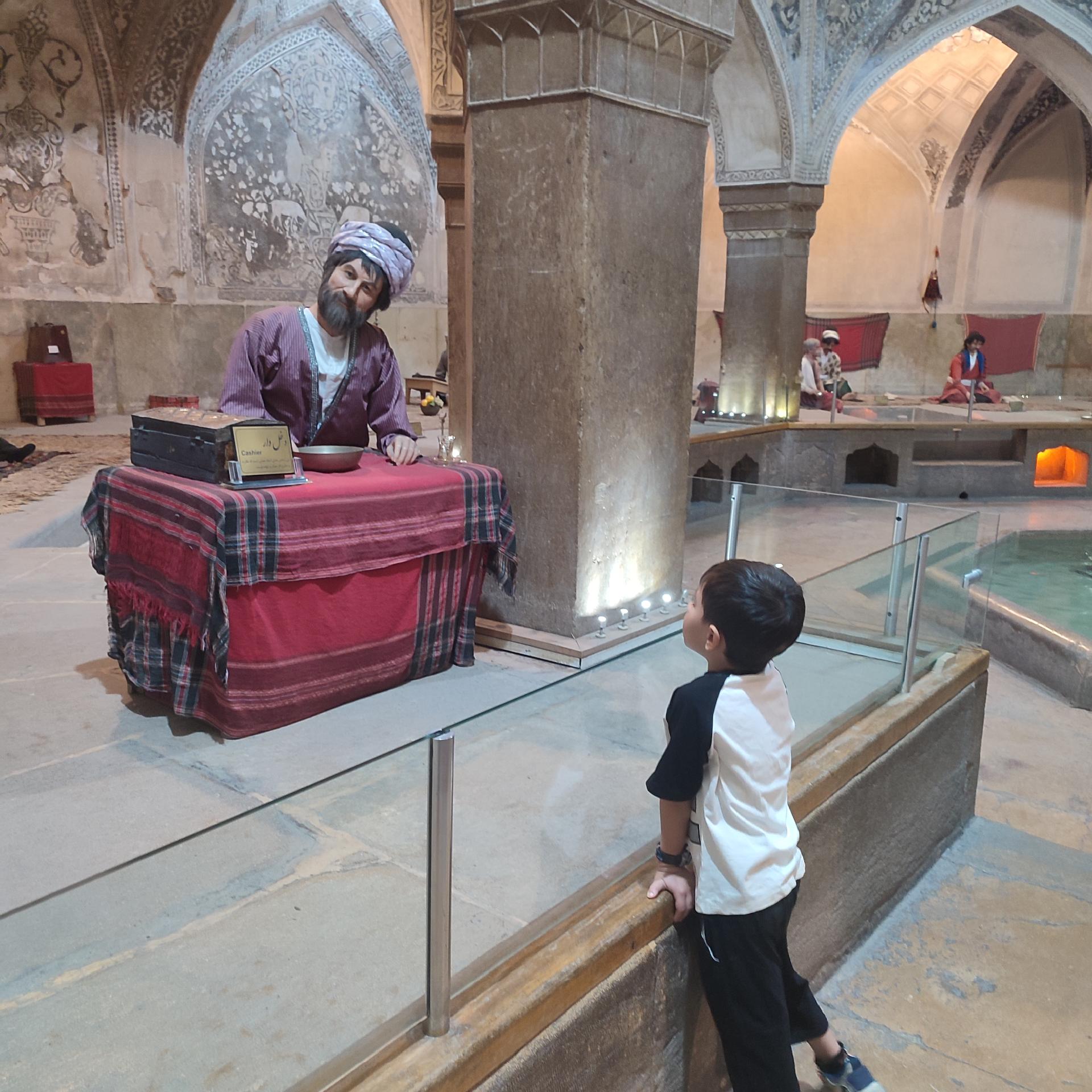 عکس موزه حمام وکیل