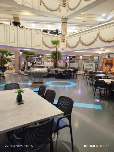 عکس کافی شاپ فود هال 