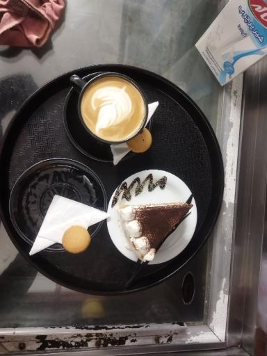 عکس کافی شاپ فود هال 