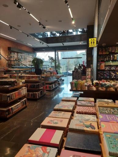 عکس کافه کتاب ایوان