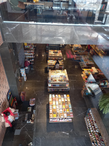 عکس کافه کتاب ایوان