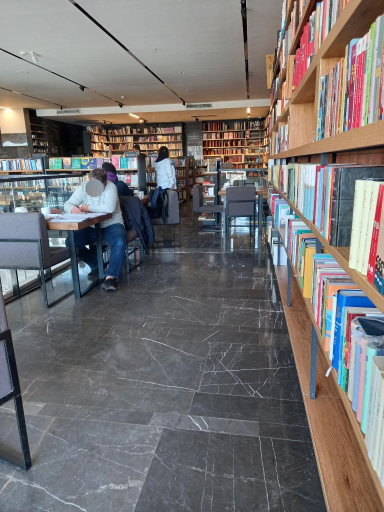 عکس کافه کتاب ایوان