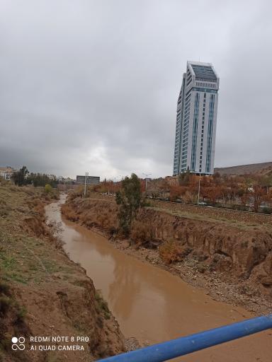 عکس رودخانه خشک (خرم رود)