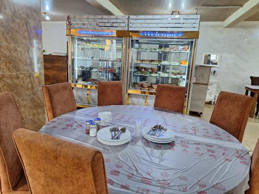 عکس رستوران روبارکنار