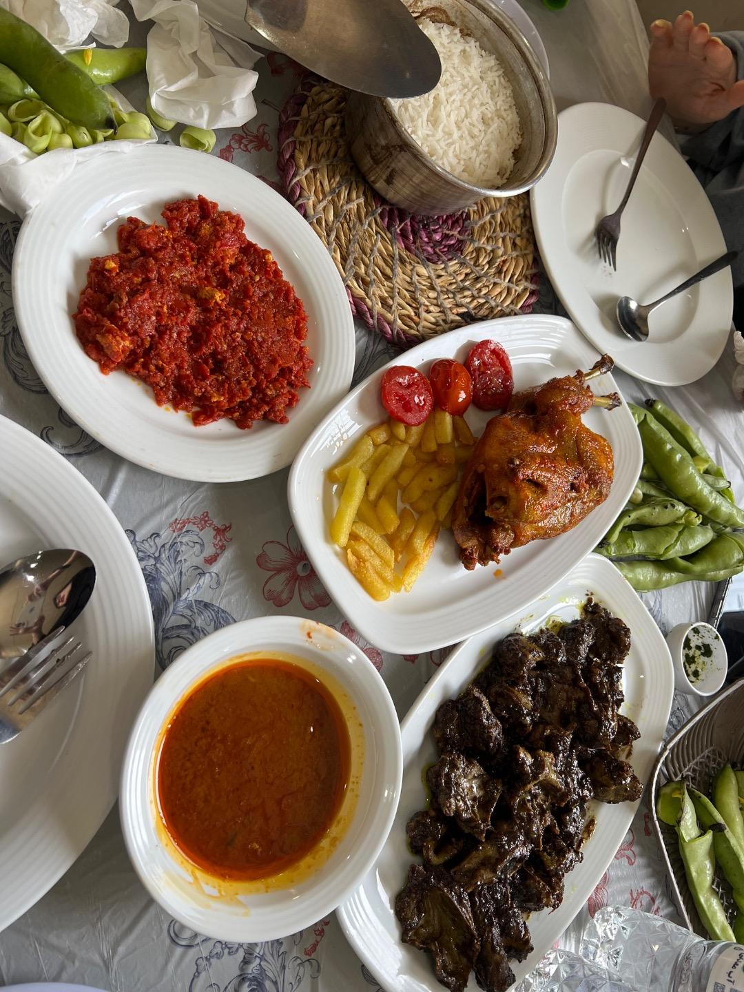 عکس رستوران روبارکنار