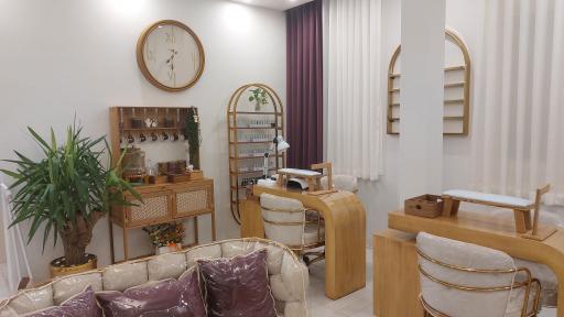عکس سالن زیبایی لیلاک
