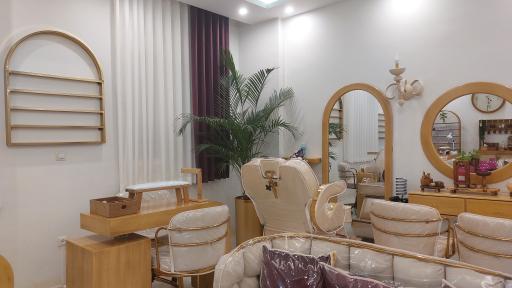 عکس سالن زیبایی لیلاک