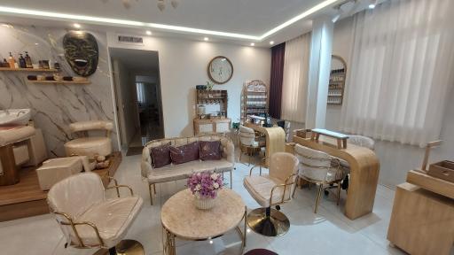 عکس سالن زیبایی لیلاک