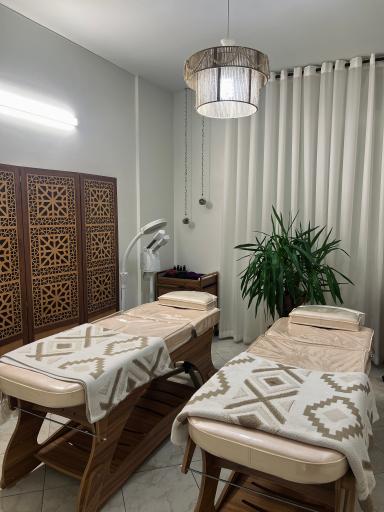 عکس سالن زیبایی لیلاک
