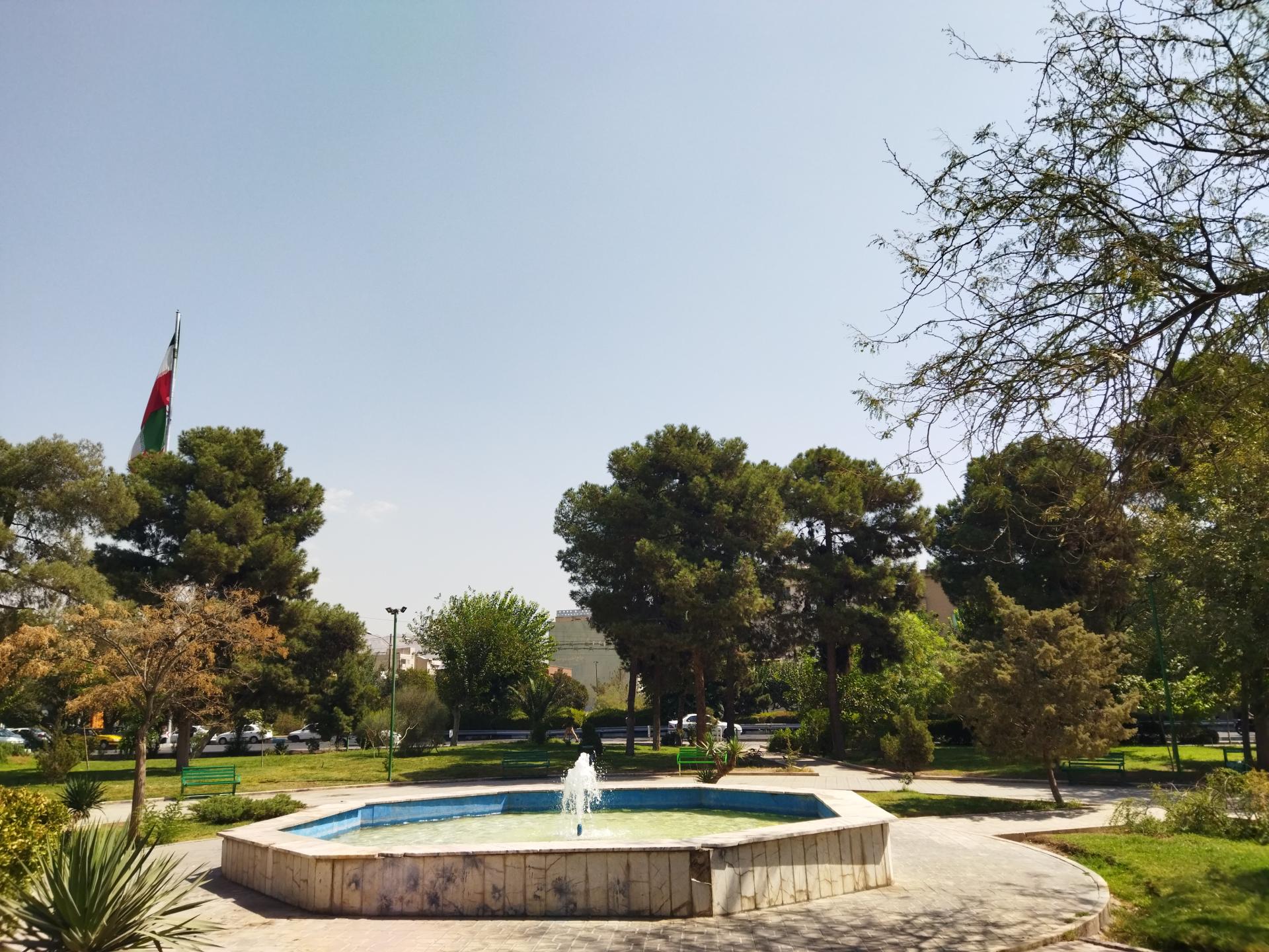 عکس آبنمای بوستان نسترن
