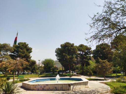 عکس آبنمای بوستان نسترن