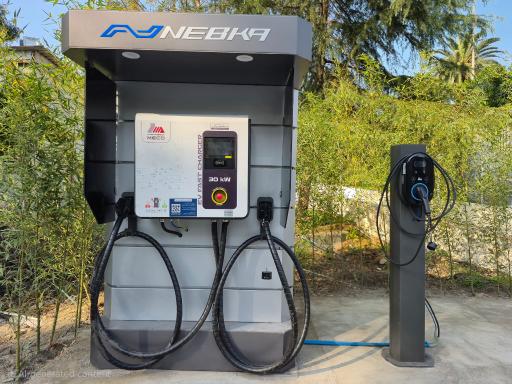 عکس ایستگاه شارژ هتل پارسیان رامسر