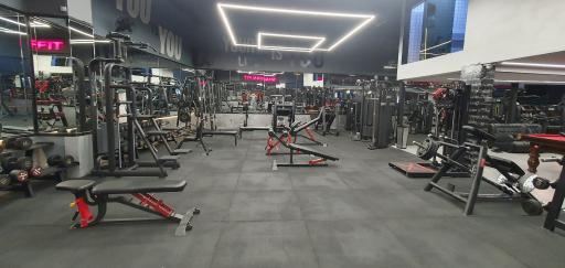 عکس باشگاه بدنسازی بدن قوی