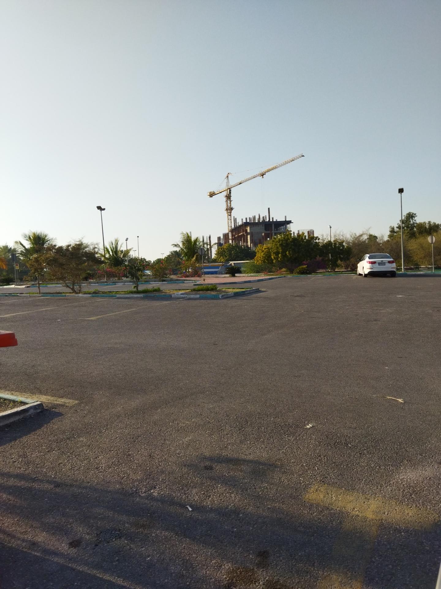 عکس پارکینگ بیمارستان کیش