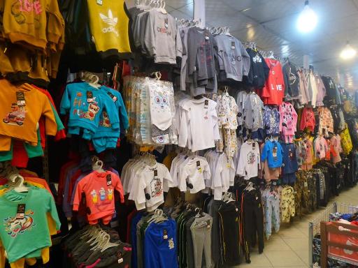 عکس فروشگاه پوشاک پاییزان