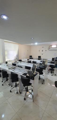 عکس گروه بزرگ مشاورین املاک ققنوس