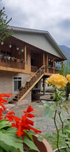 عکس اقامتگاه گل تاج