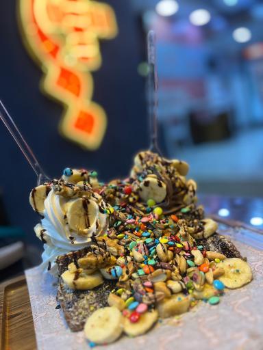 عکس کافه بستنی چیمنی