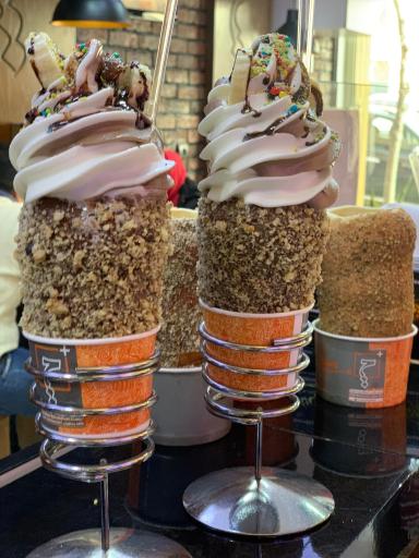 عکس کافه بستنی چیمنی