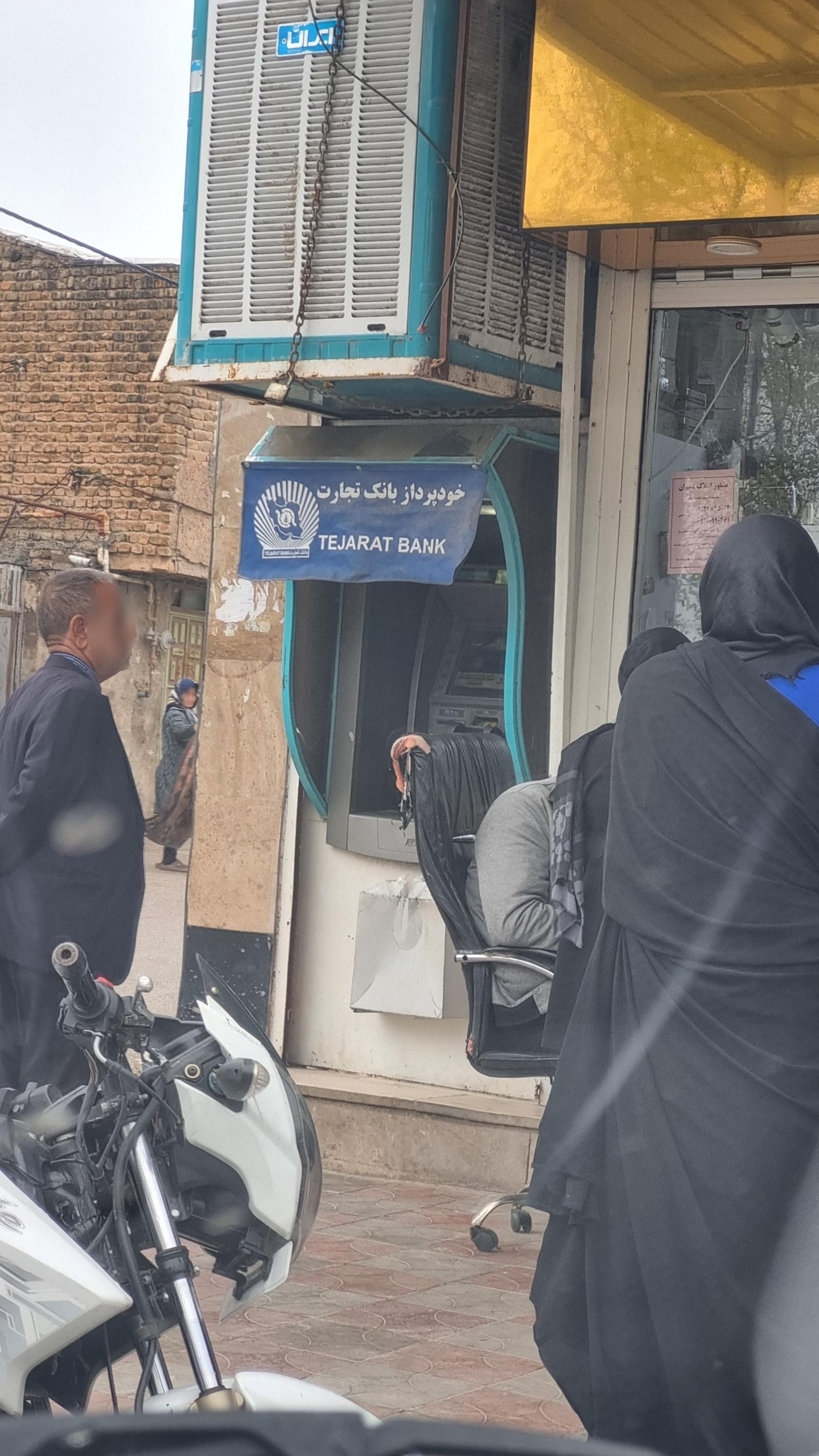 عکس خودپرداز بانک تجارت 