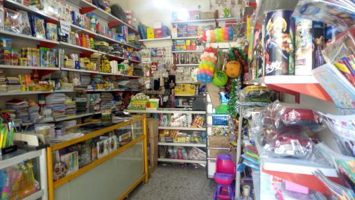 عکس لوازم تحریر و خرازی کاغذ و قلم