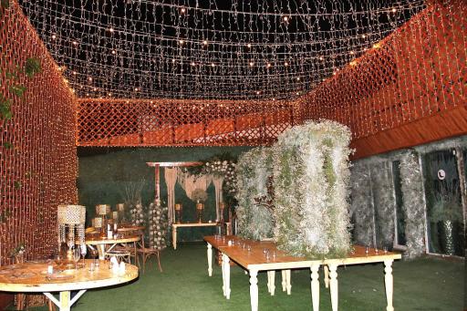 عکس سالن عقد (روف گاردن حیدربابا)