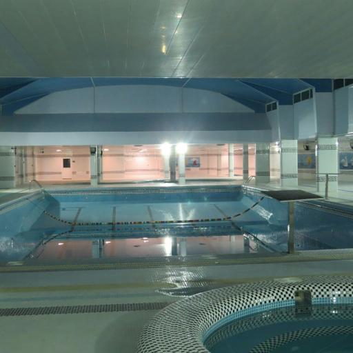 عکس استخر مجموعه ورزشی ایثار اردبیل