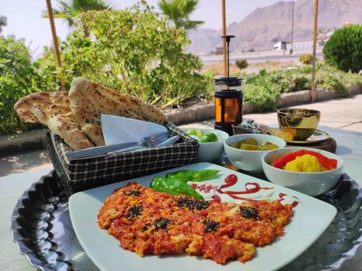 عکس کافه صبحانه و رستوران شمعدونی