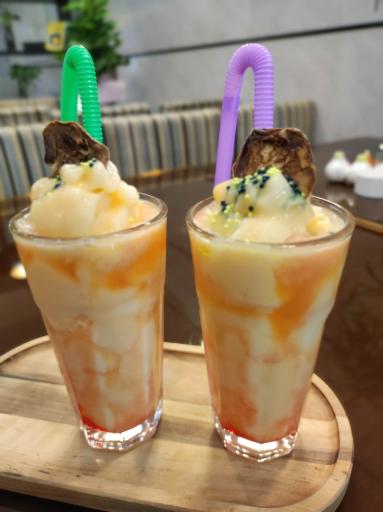 عکس کافه صبحانه و رستوران شمعدونی